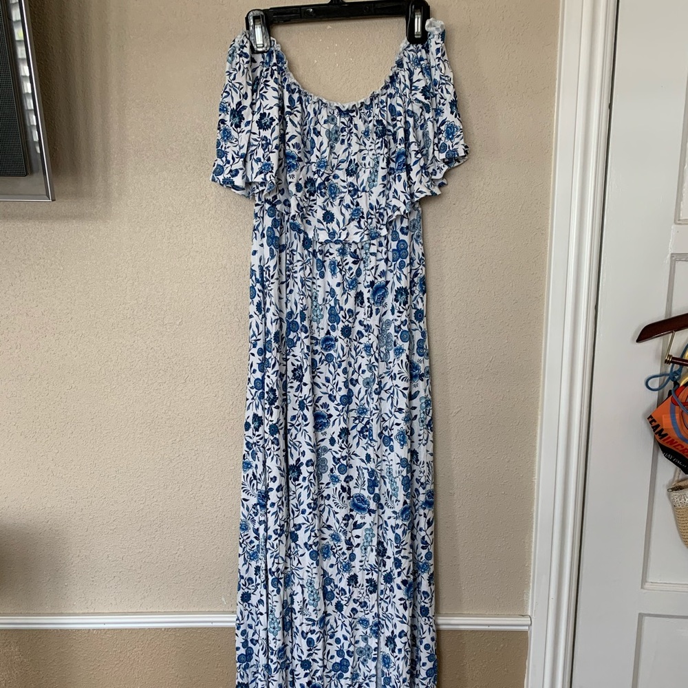 ✨Sale✨H&M shoulder off maxi dress